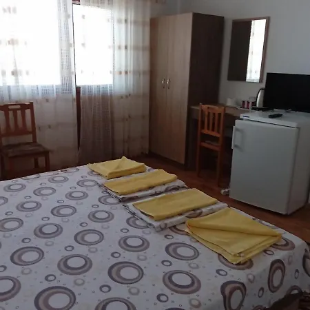 Къща за гости Петрови Къща за гости 2*