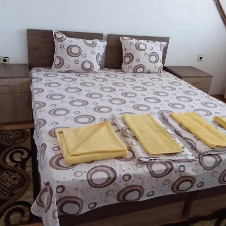 Къща за гости Петрови 2*